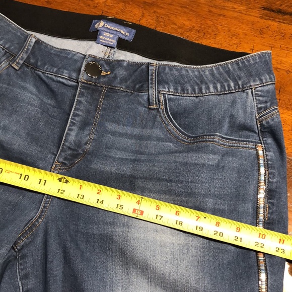 Democracy “Ab” Solution Skinny Ankle Fringe Jeans - Picture 7 of 10